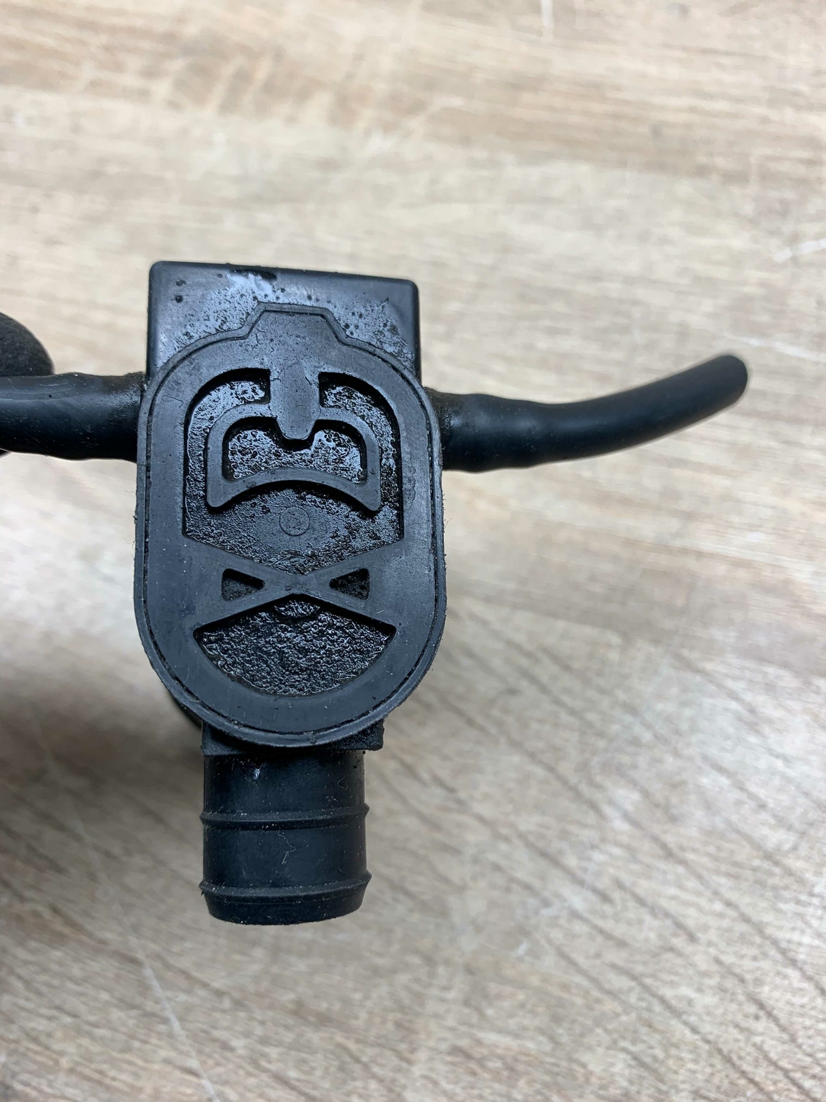 98510 2J000 Hyundai I20 I40 WINDSCREEN HEADLIGHT WASHER PUMP Genuine OE