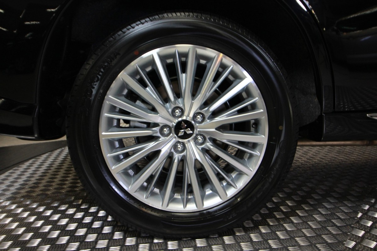 Mitsubishi Outlander 2,4 PHEV Inform+ CVT 4WD