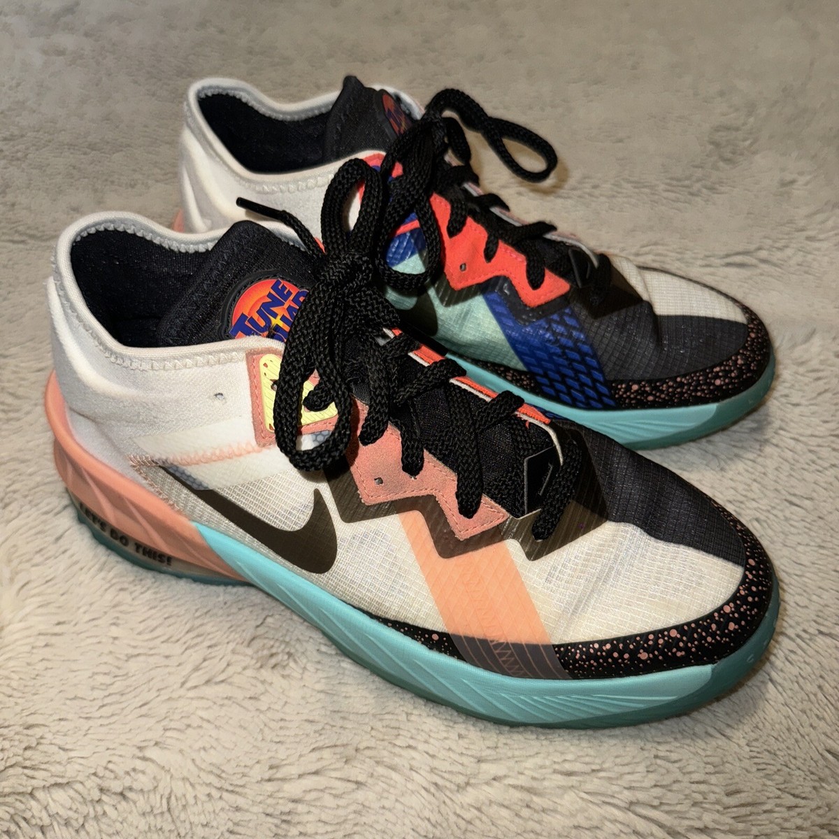 Nike LeBron 18 Low x Space Jam Summit White Size 6.5Y DJ3760  display picture 3