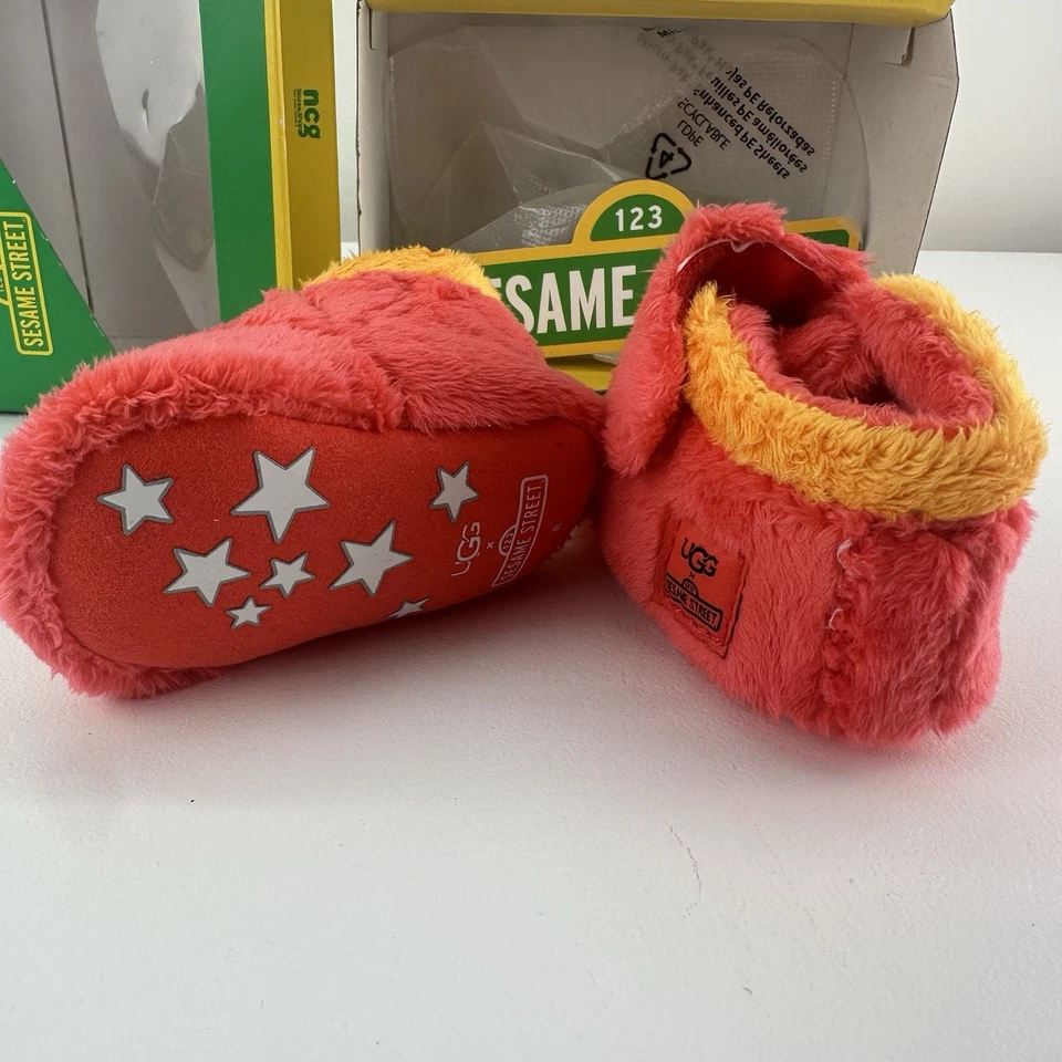 Zapatos de bebé Uggs Sesame Street Elmo EE. UU. Talla 0/1 Foto 2 de 4