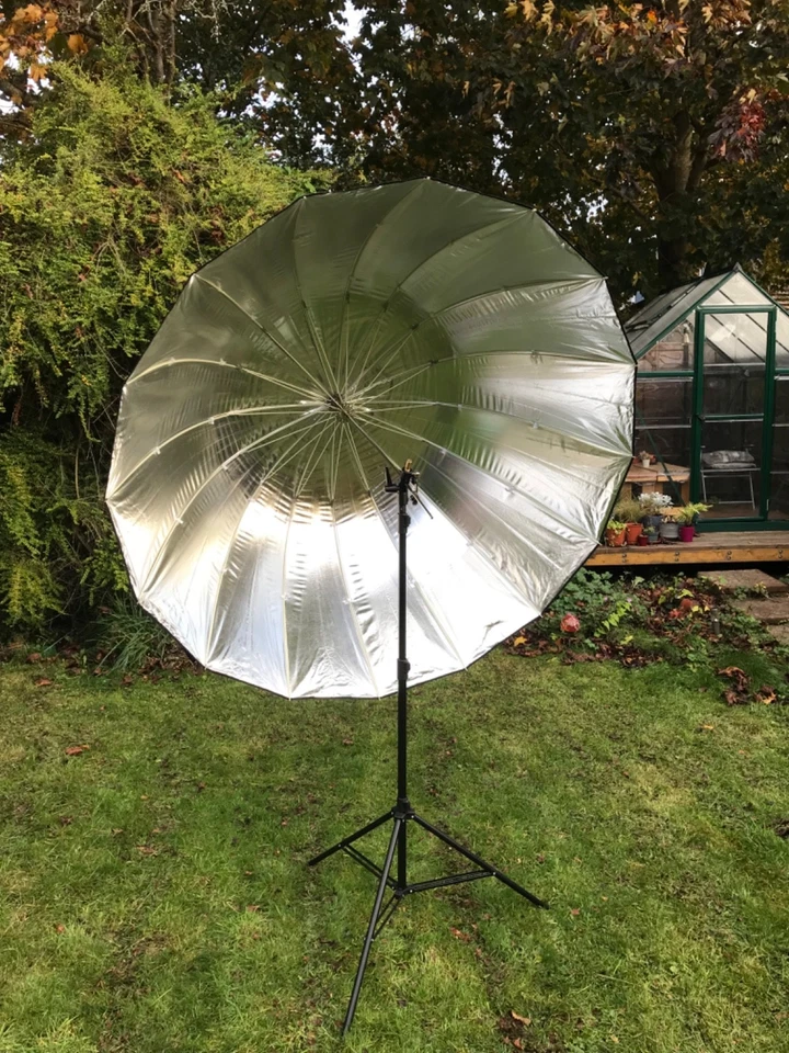 Lastolite Mega Umbrella Kit with Translucent and Silver + Calumet Swivel - Image 4 of 4