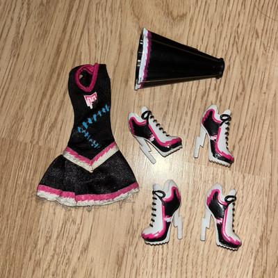 Monster high Fearleader outfit with extra shoes and fearbook 
