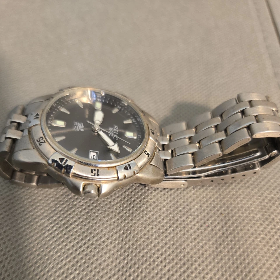 Relic Wet Watch Men 50m Silver Stainless Steel Battery Blue Date Quartz - Image 3 of 4