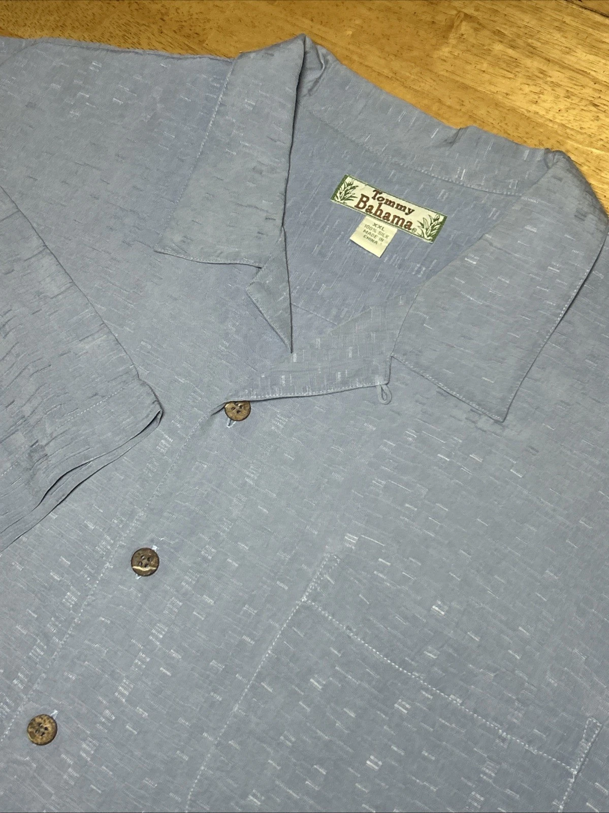 Tommy Bahama Button Up Short Sleeve Shirt XXL 100 % Silk Light Blue Pocket