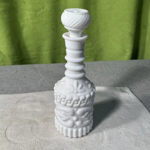 Vintage Milk Glass Jim Beam Liquor Bottle Decanter with Stopper