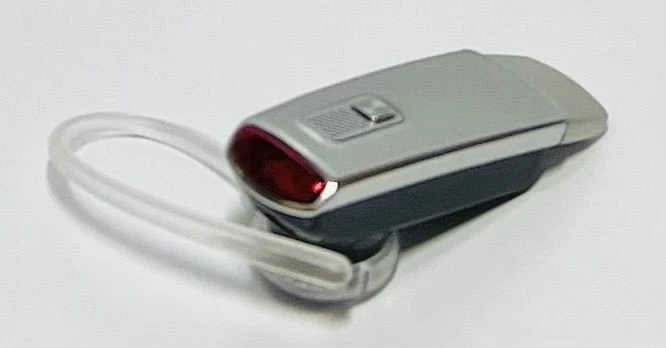 Motorola HZ720 Elite Flip Silver  Ear-Hook Headsets - Image 3 of 4