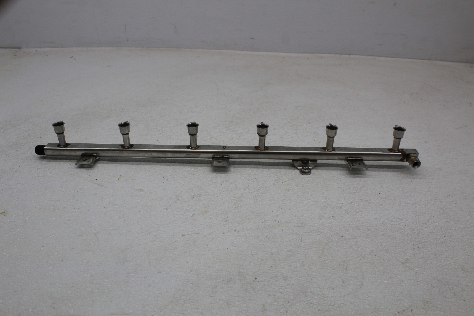 99-01 FERRARI 456 M LEFT SIDE GAS FUEL INJECTOR RAIL