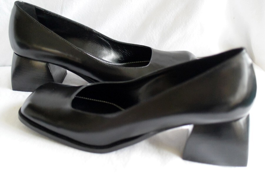 NWOB Nodaleto Bulla Tacha 50 Black Glassed Leather Block Heel