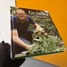 GrowVeg : The Beginner's Guide to Easy Vegetable Gardening by