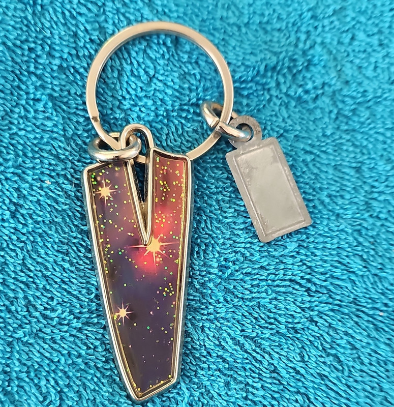 'V' Letter Galaxy Glitter Metal Keychain Purple Red Yellow Green