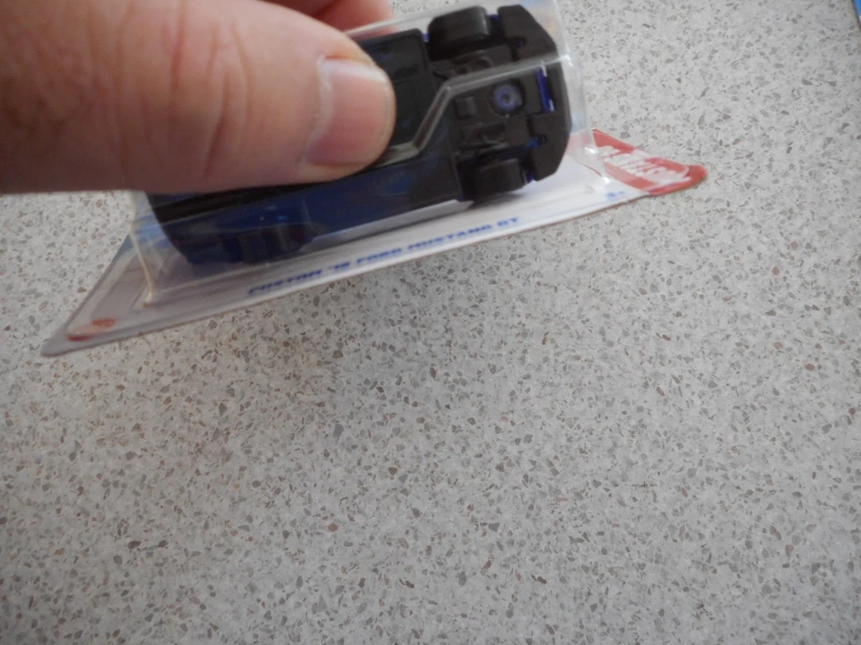 2025 HOT WHEELS DIE CAST HW MUSTANG 60 CUSTOM 2018 FORD MUSTANG GT CAR 211 - Image 3 of 4