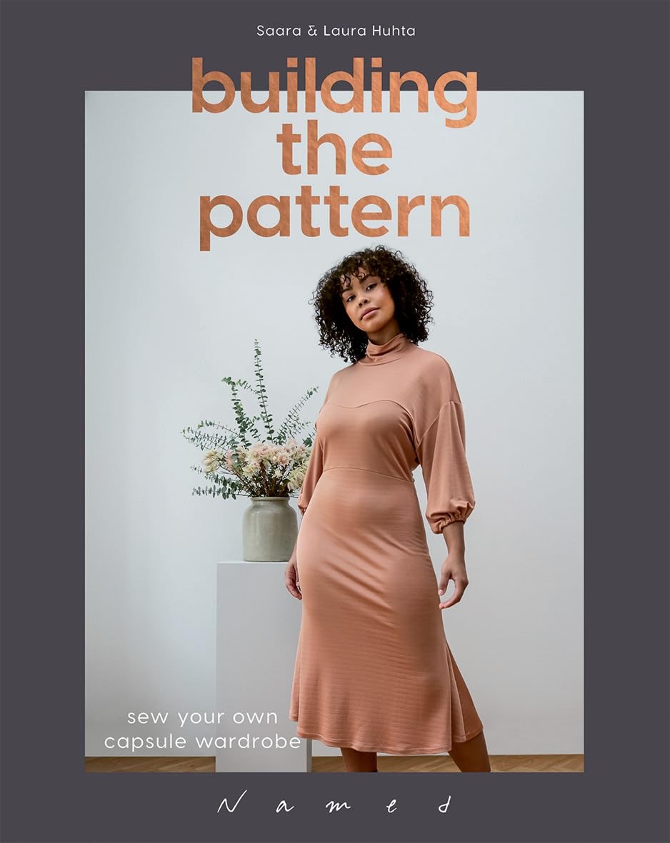 Building the Pattern: Sew Your Own Capsule Wardrobe [paperback] Laura Huhta,Saar