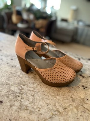 ERIC MICHAEL Womens 38 US  7. 5-8 Dusty Pink Leather Heeled Mary Jane Clogs