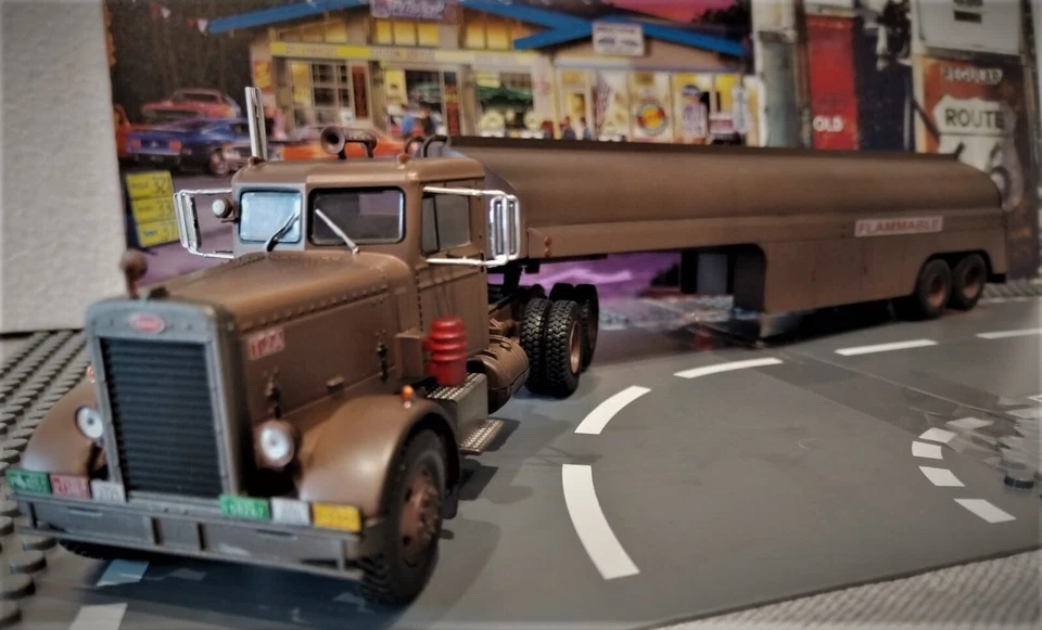 PETERBILT 281 (1957) "THE DUEL" FLAMMABLE . AMERICAN TRUCKS, 1:43 ALTAYA - Imagen 4 de 4