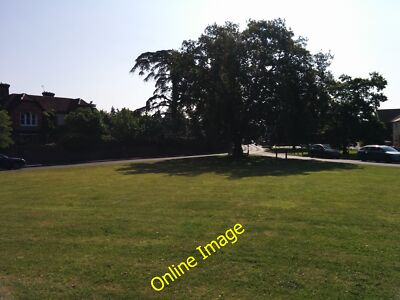 Foto 6x4 Elstead in Surrey The green c2014
