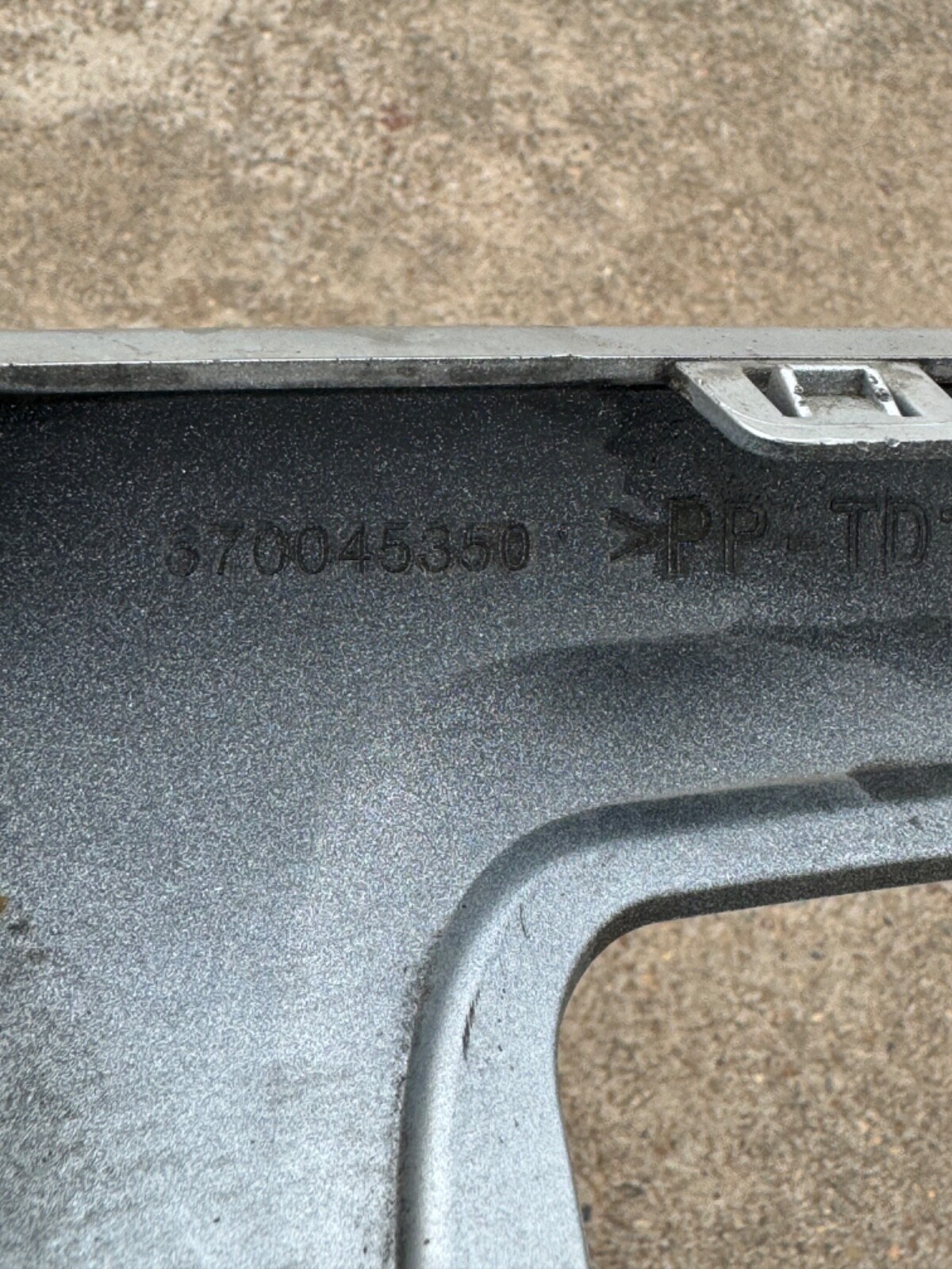 2017-2020 MASERATI LEVANTE OEM REAR BUMPER LOWER VALENCE 670045350