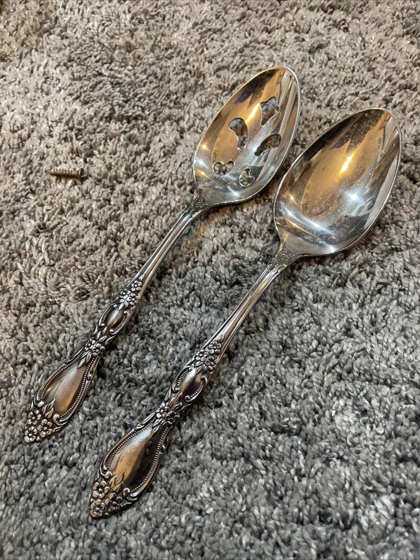 Oneida Wm. A. Rogers silverplate  serving Slotted & Solid spoon Unknown Pattern