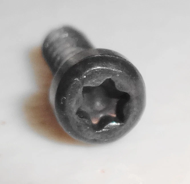 Xbox one controller screw type deals