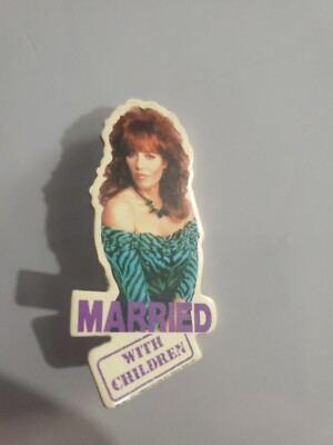 VINTAGE MARRIED WITH CHILDREN - PEGGY BUNDY 1987 figural PINBACK Pin 