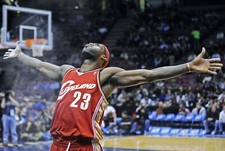 ALLTIME BASKETBALL GREAT LEBRON JAMES CAVALIERS PREGAME 7X10 1