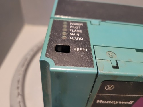 Honeywell Ultraviolet Flame Amplifier, BROKEN RESET, RM7890 A 1015 - Picture 7 of 7