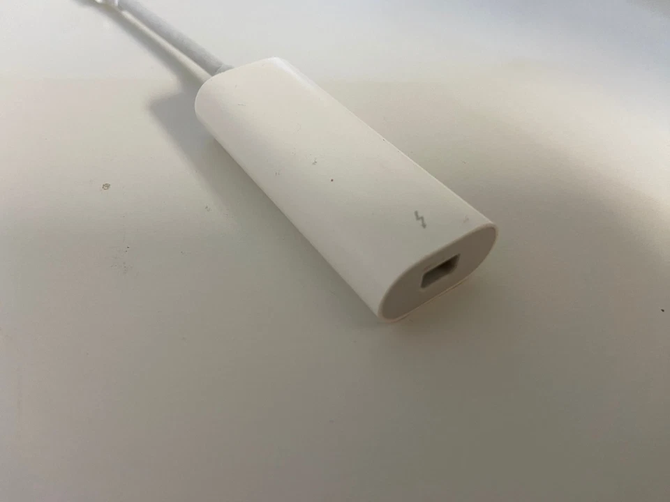 Adaptador Apple Thunderbolt 3 USB-C a Thunderbolt 2 A1790 MMEL2AM/A Blanco Foto 2 de 2