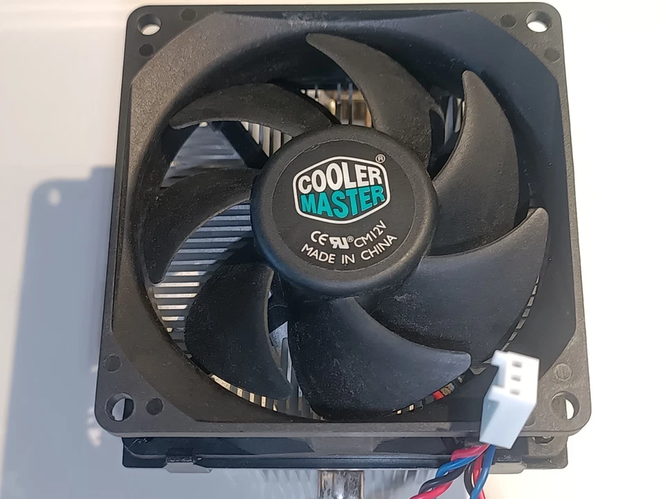AMD Heatsink & Cooler Master Fan 3-Pin 3 Wire - Image 2 of 4