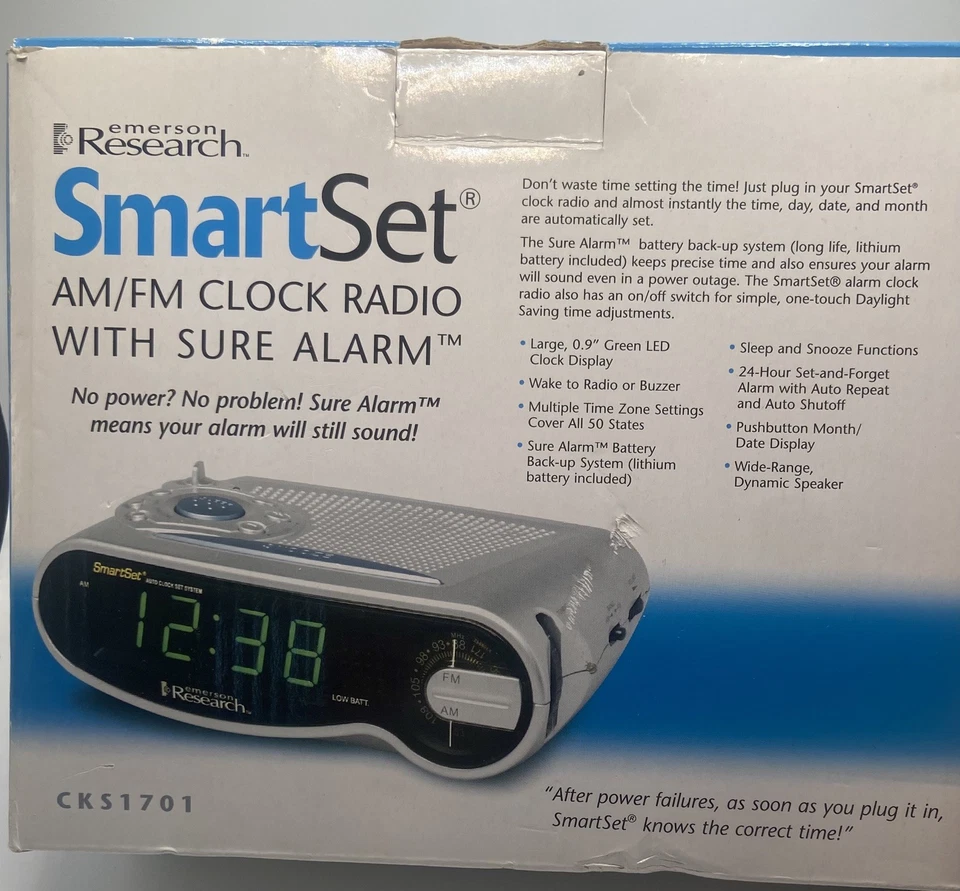 Emerson Research Smart Set Alarm Clock Radio Plug In FM/AM Retro Model CKS1701 - Image 2 of 4