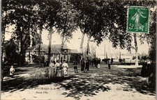 37 L'ILE BOUCHARD - dans l'ile.