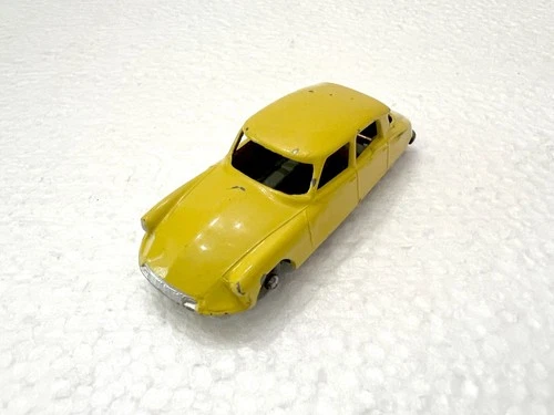 Vintage Matchbox Lesney Moko CITROEN D.S. 19 Car No. 66 - Gray Plastic Wheels