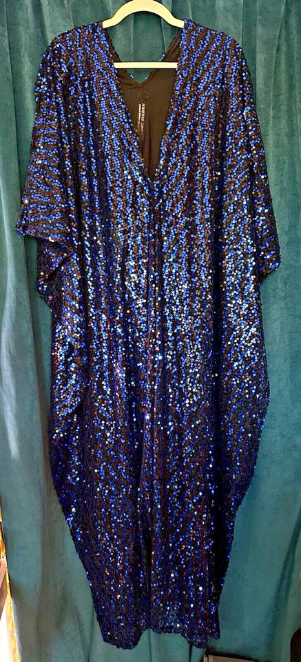 Caftán Jennafer Grace Lentejuelas Azul Medianoche Nuevo sin Etiquetas - Edición Limitada, Hecho a Mano - XL Foto 3 de 4