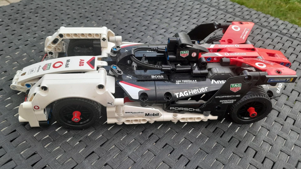 LEGO Technic 42137 Formula E Porsche 99X Electric, photo 2 sur 5