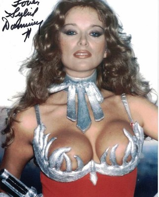 SYBIL DANNING - Battle Beyond The Stars handsigniertes 10 x 8 Foto