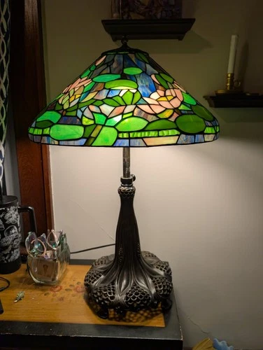 Gorgeous Vintage Tiffany Style Water Lilypads Stained Glass Lamp 30" Tall
