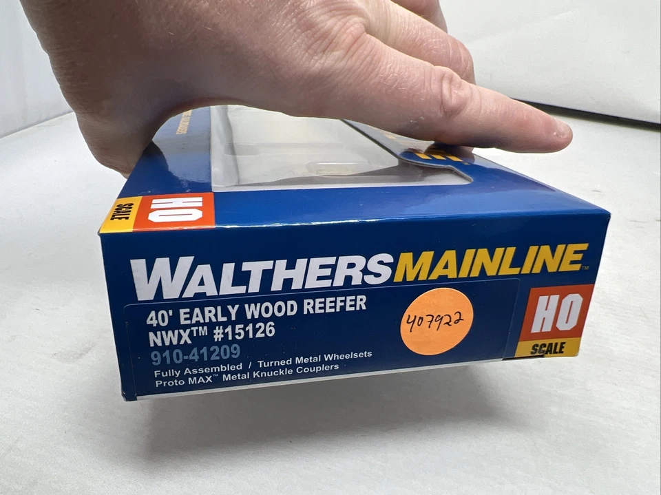 HO WALTHERS MAINLINE 910-41209 NORTH WESTERN NWX 40' EARLY Wood Reefer #15126 - Image 2 of 2