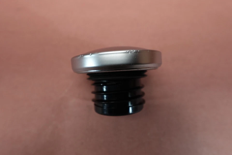 2009-2021 Harley Davidson Iron 883 XL883N Gas Fuel Cap - Image 4 of 4