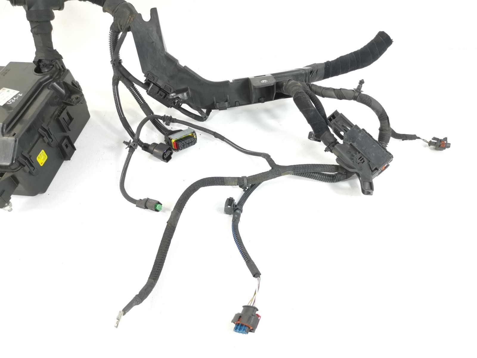 Maserati Ghibli 2019 M156E RWD 3.0 Fuse Relay Junction Box With Wires 670104603
