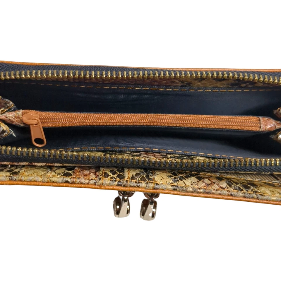 Muñequera Kenneth Cole Reaction de cuero marrón con cremalleras interiores de piel de serpiente Foto 4 de 4