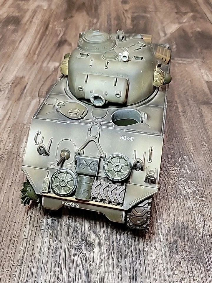 Blue Box Elite Force WWII U.S. Army M4A3 Sherman Tank 1:18 Scale Read - Image 2 of 4