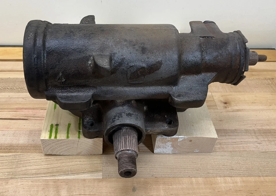 Caja de cambios de dirección asistida OEM - camioneta Chevy C10 y GMC 1500 1968-1977: GM Saginaw 808 Foto 3 de 4