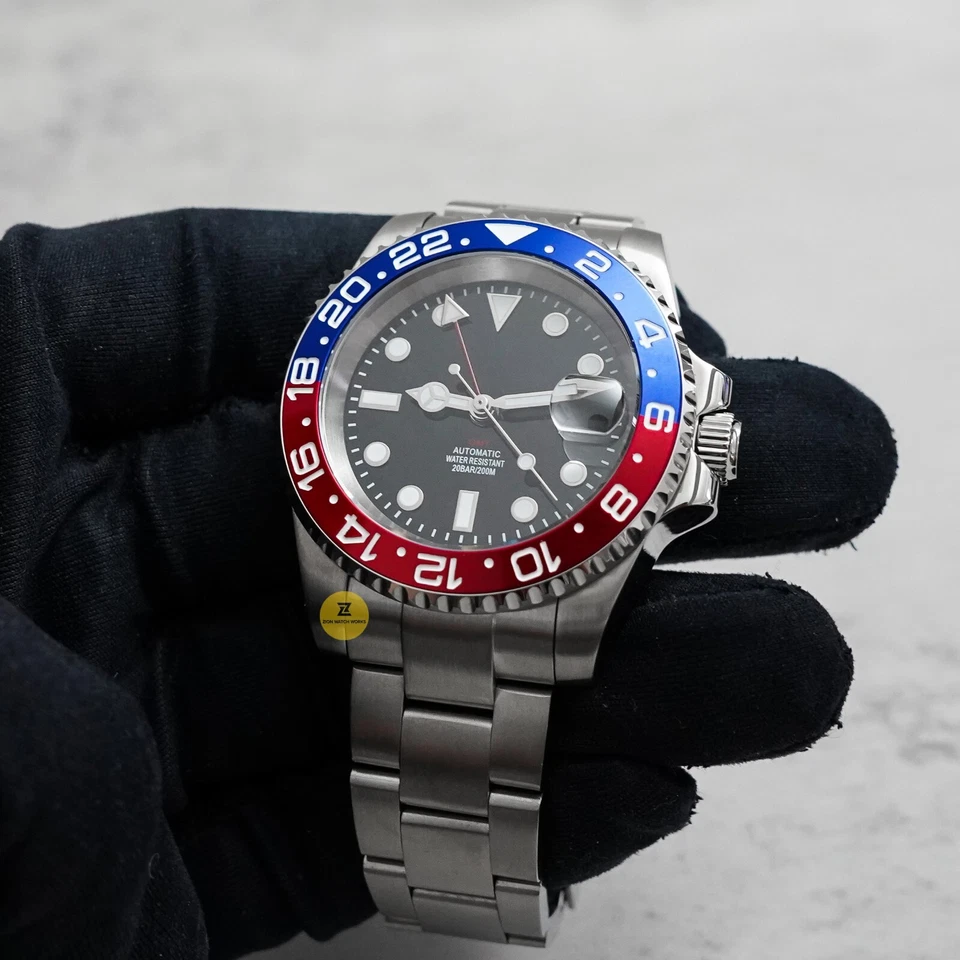 Сделанные на заказ 40 мм красные синие часы в дайверском стиле GMT с механизмом NH34 - Изображение 4 из 4