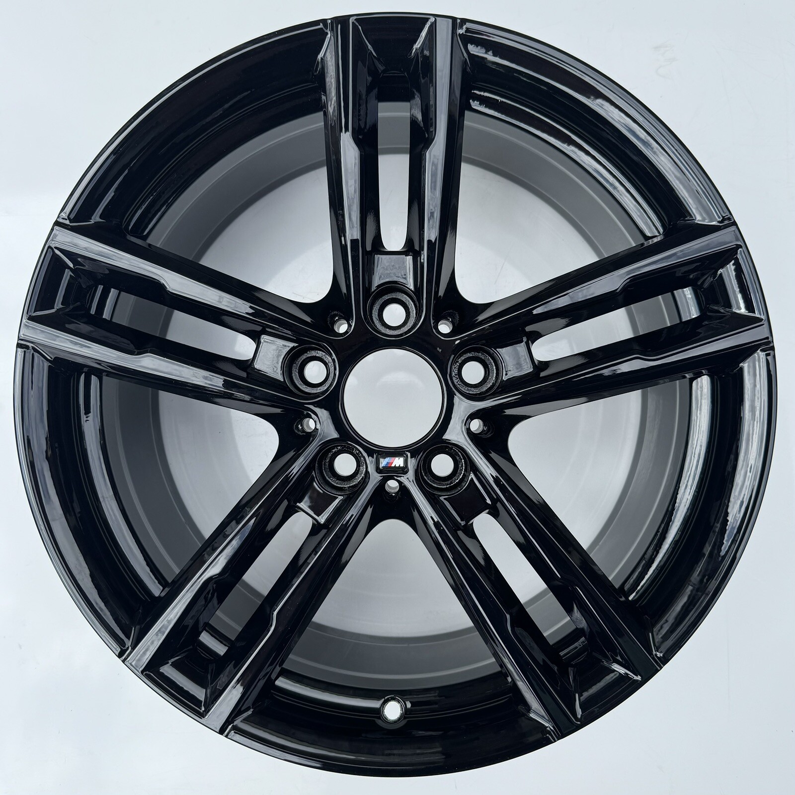 719m 18” Genuine BMW 1 2 Series Diamond Cut Rear Alloy Wheel  