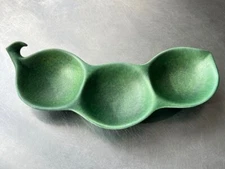 Vtg Matte Green Ceramic Pea Pod Appetizer/Trinket/Utility Dish. 12”. Excellent.