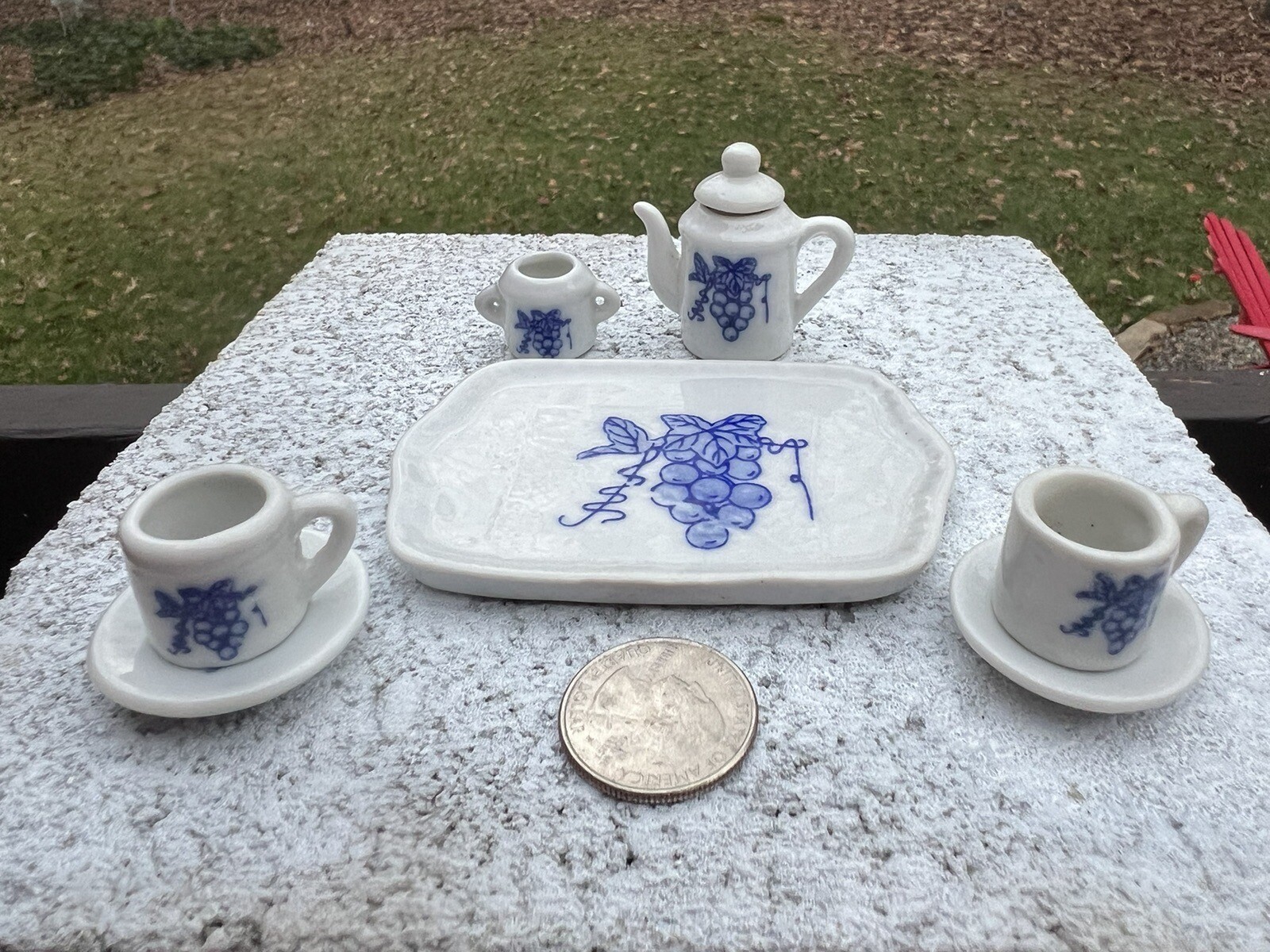 как выглядит Vintage 8 Pc Porcelain Miniature Tea Set Grape Leaf Design Incomplete фото