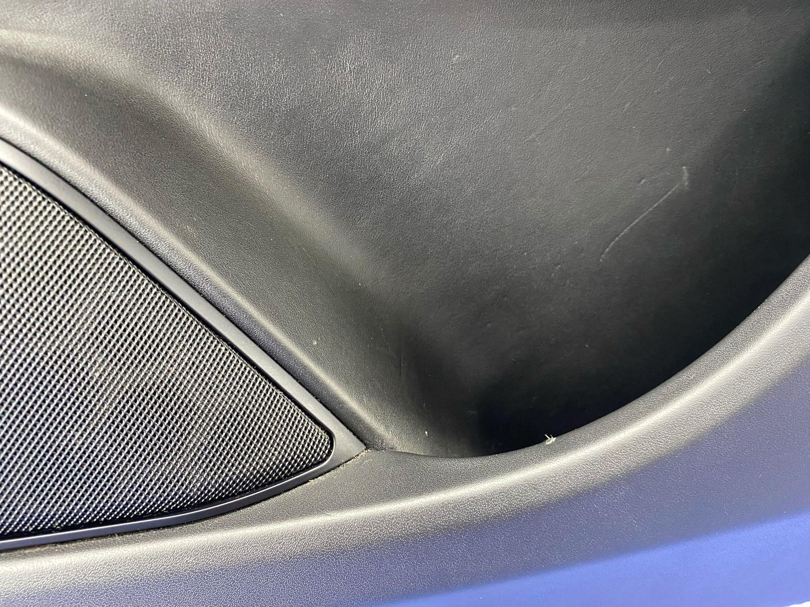 2017-2024 MASERATI LEVANTE FRONT RIGHT INTERIOR DOOR TRIM COVER PANEL BLACK OEM