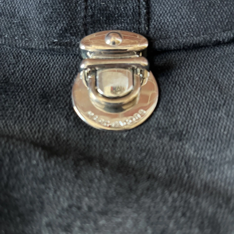 Mini bolso/clutch de terciopelo Marc Jacobs. Bolso pequeño negro fabricado en material terciopelo. Foto 2 de 4