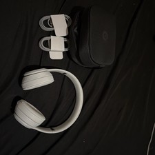 Beats by Dr. Dre White On-Ear Headphones Headband with Case and Cables