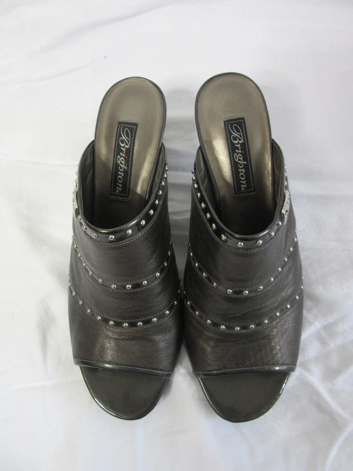 Sandalias Brighton Teri Peltre Napa y Charol Punta Abierta Tacones Mula Talla 9.5M Foto 2 de 4
