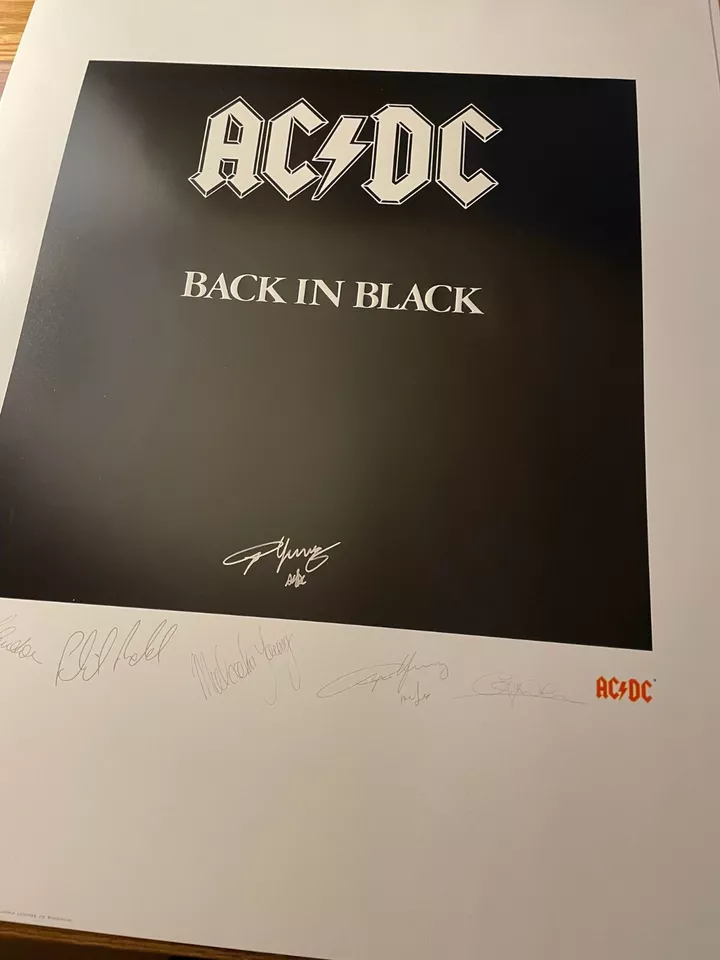 ACDC Back In Black Arte Impresión Litografía Póster Oficial Firmado a Mano Angus Young Foto 3 de 4