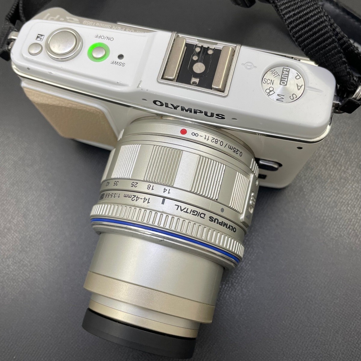 TOP MINT/BOX] Olympus PEN E-P1 12.3MP Digital Camera 14-42mm f3.5